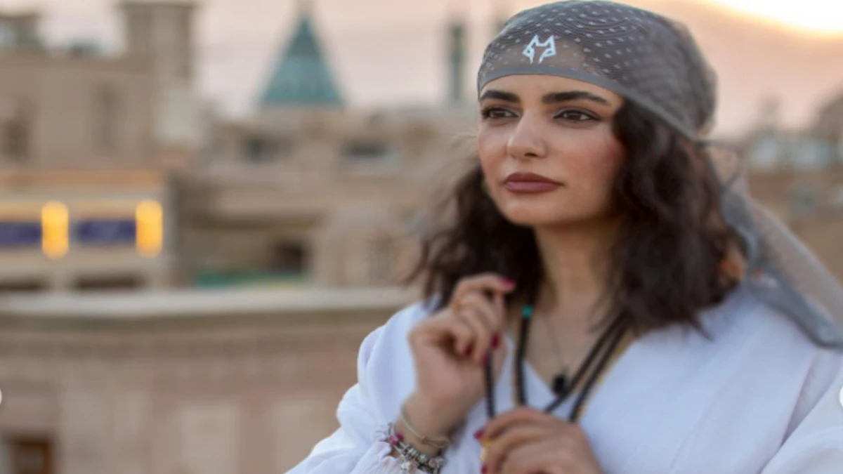 کاشان گردی لیندا کیانی در سرای عامریها