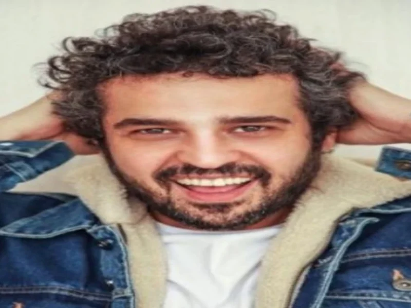 مجتبی پیرزاده بازیگر پوست شیر در کنار همسر و دخترش