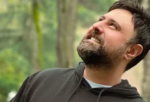 محمد علیزاده با کلاه سفیدش