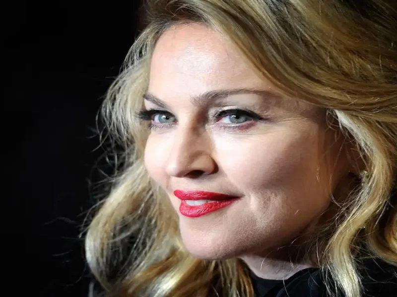 یک پرتره استودیویی از «مدونا» در نیویورک سال 1362