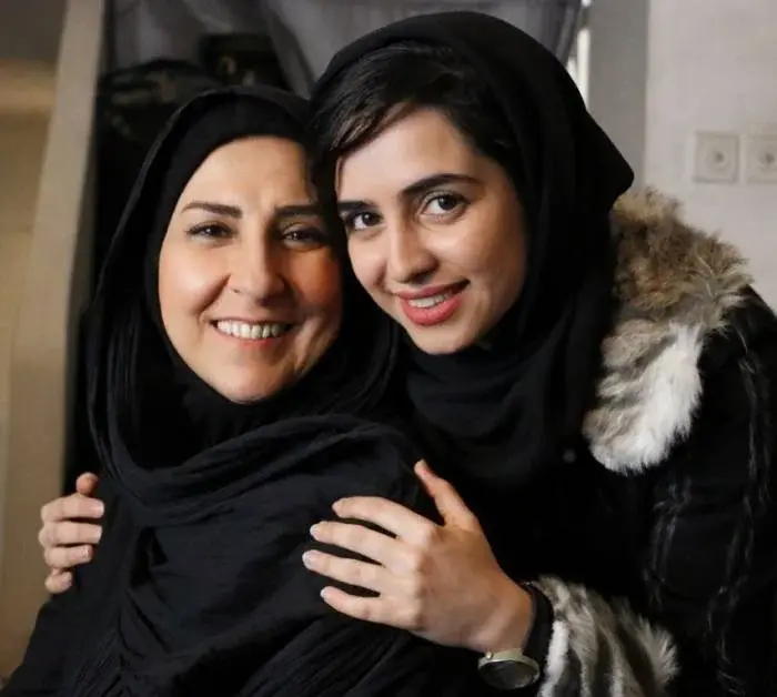 تصویر روز | چهره دیدنی بازیگران دختر سریال پرگار، کیا این سریال رو میبینن مرجانه گلچین و زهره نعیمی