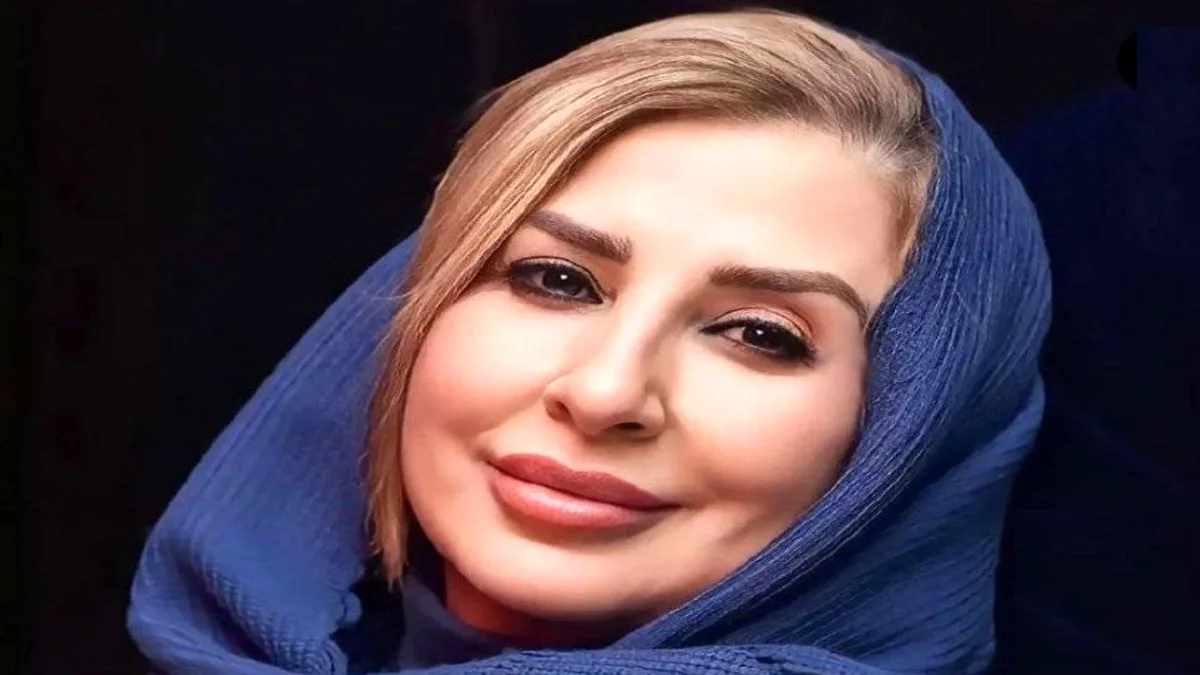 عکس مرجانه گلچین با یک تیپ خاص در سن 54 سالگی