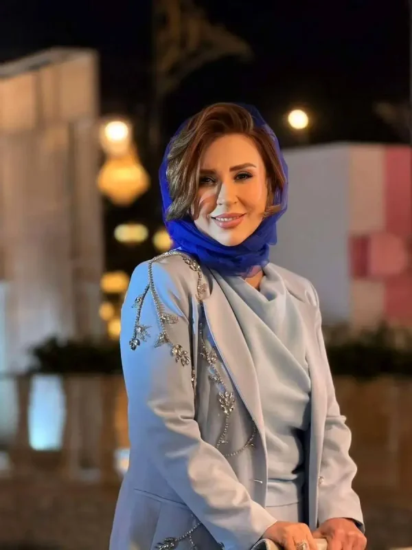 عکس جدید مرجانه گلچین بازیگر بامداد خمار با کت و شلوار آبی در مراسم عروسی مرجانهگلچین 2