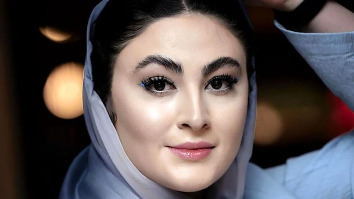 عکس مریم مومن در کنار پدر و مادرش بعد از طلاق