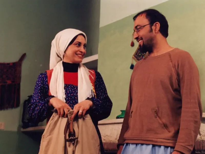 عکس قدیمی خانم بازیگر با رضا عطاران در پشت صحنه یک فیلم