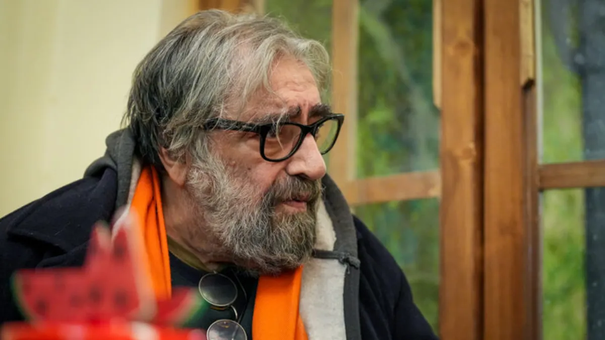 مسعود کیمیایی در مورد فرهاد مهراد سخنرانی می کند