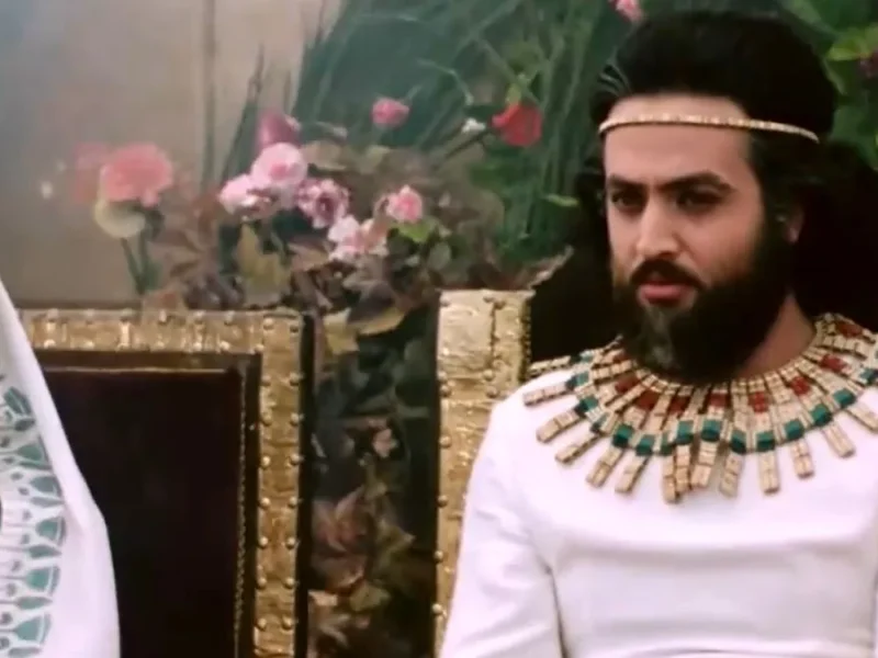 عکس مصطفی زمانی یوزارسیف در مراسم تشییع فرج الله سلحشور