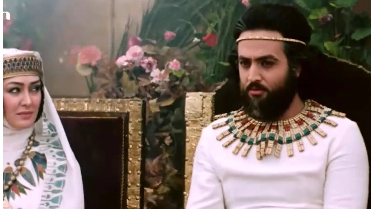 عکس مصطفی زمانی یوزارسیف در مراسم تشییع فرج الله سلحشور