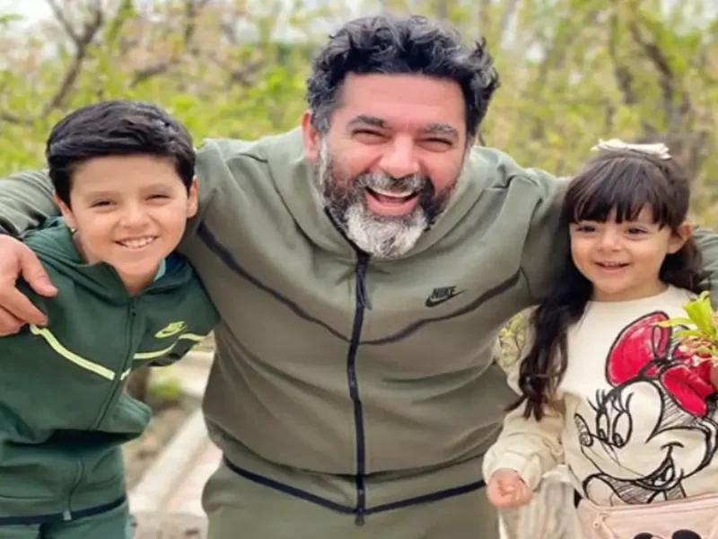 عاشقانه های دو نفره جذاب "مصطفی کیایی" کنار همسر و فرزندانش