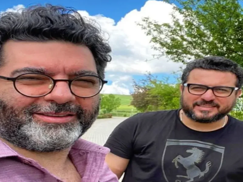قاب خانوادگی و دیدنی «مصطفی کیایی» در کنار همسر و فرزندانش