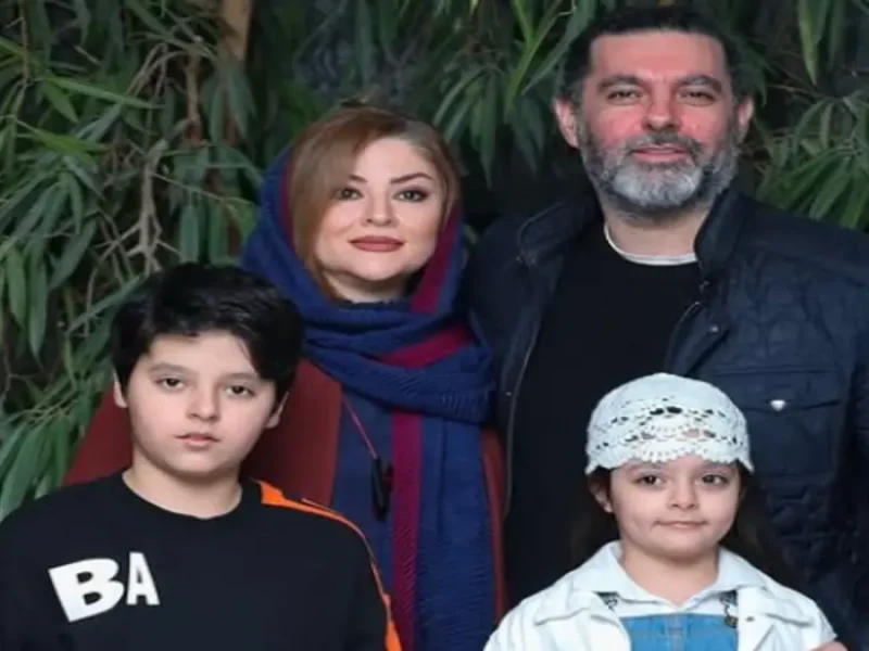 تیپ و استایل شیک "مصطفی کیایی" در کنار خانواده در جشنواره فیلم فجر