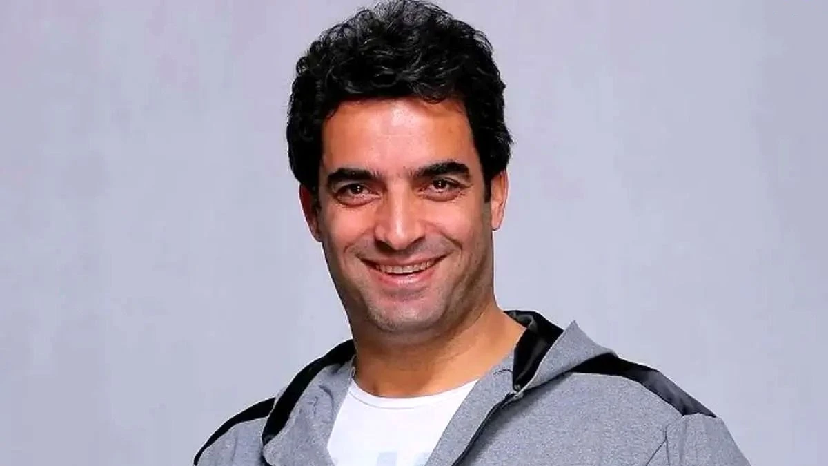 عکس حضور منوچهر هادی و دخترش در یک رستوران