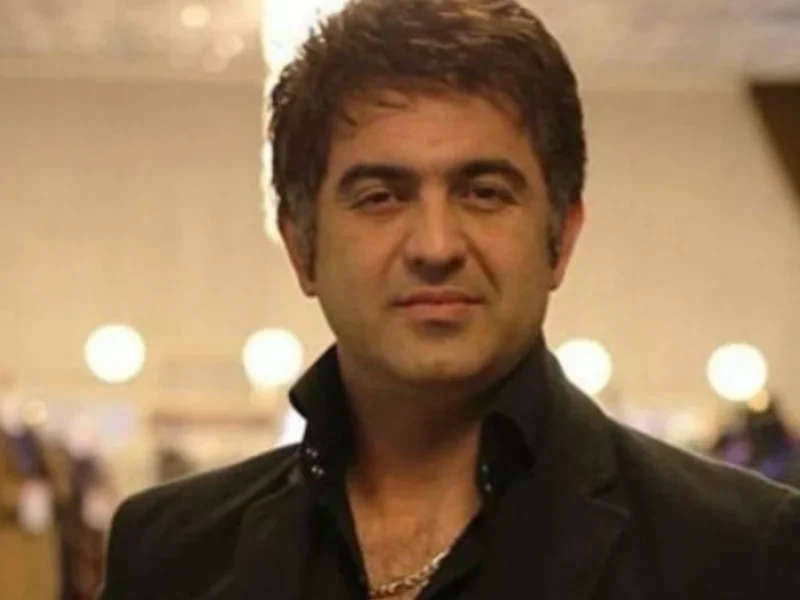 خبر روز | عکس یادگاری دو بازیگر مشهور تلویزیون با بدل یک خواننده عکس یادگاری دو بازیگر مشهور تلویزیون با بدل یک خواننده