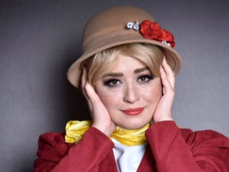 عکس یادگاری مهراوه شریفی‌نیا با علی شادمان و پوریا پورسرخ در ساحل کارون