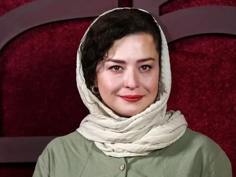 عکس مهرواه شریفی نیا با چادر گل گلی در خردسالی دهه 60