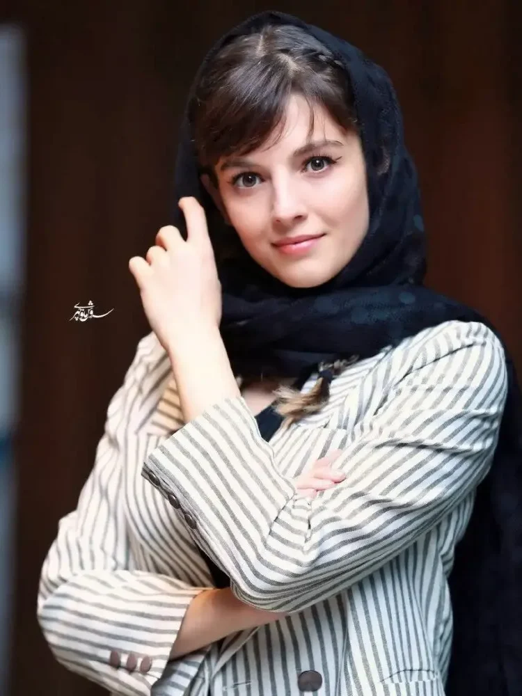 خبر روز | تیپ متفاوت مهسا حجازی بازیگر نقش «شیرین» سریال تاسیان در سلفی جدیدش 3 مهسا 8 edited
