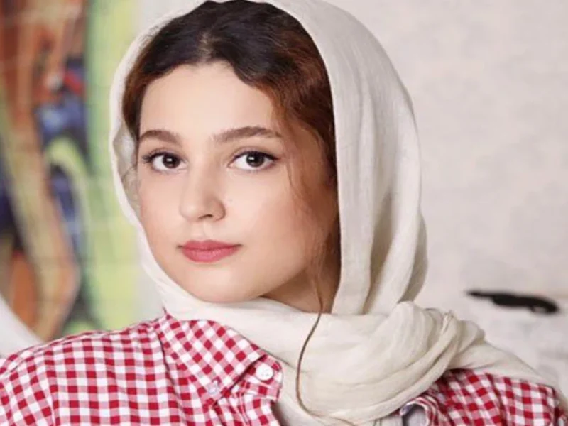 مهسا هاشمی بازیگر دهه هفتادی با لباس دختران شمالی