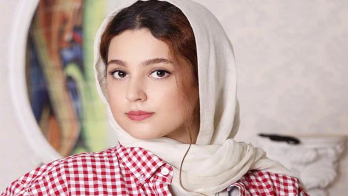 مهسا هاشمی بازیگر دهه هفتادی با لباس دختران شمالی