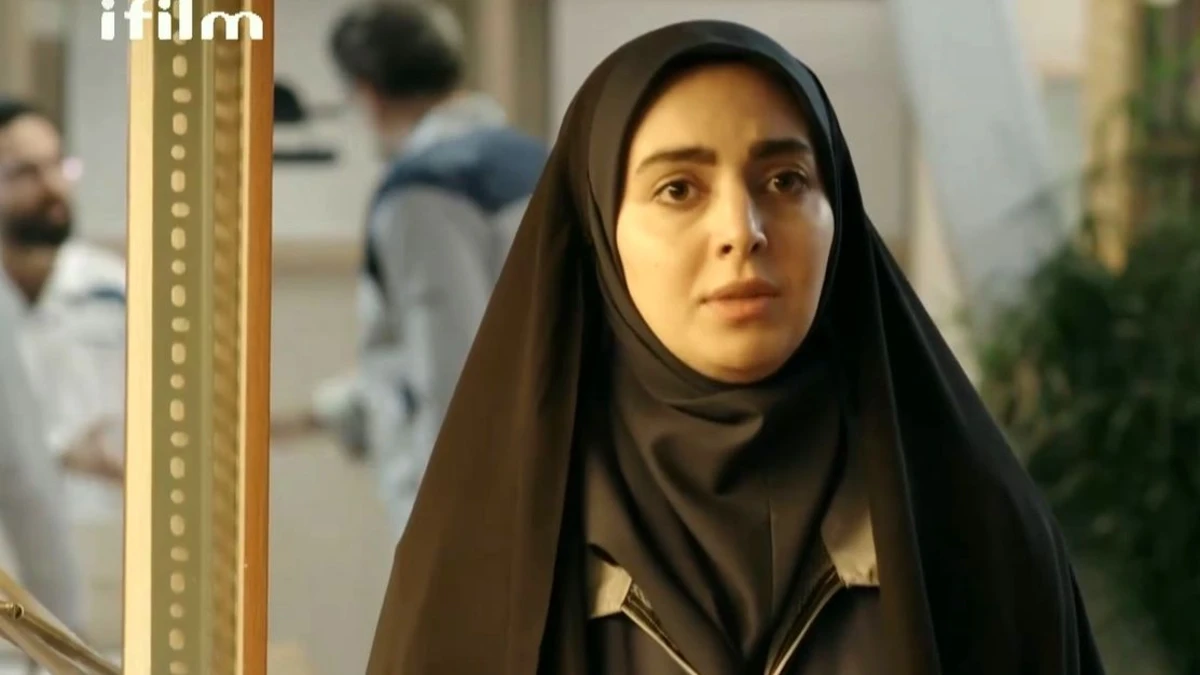 عکس «مرضیه» بچه مهندس در کنار حمید گودرزی در پشتصحنه سریال غریبه