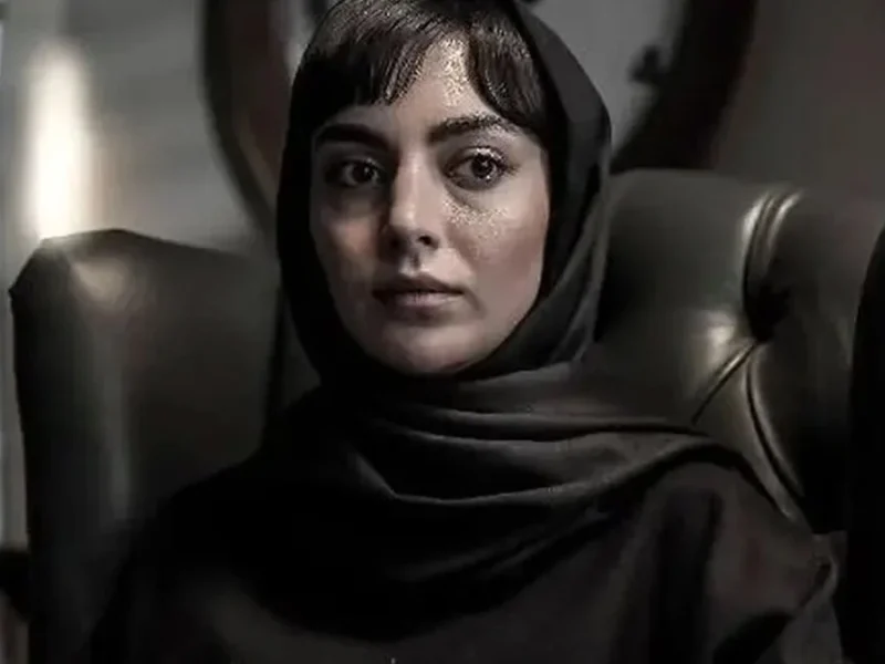 مهشید جوادی با استایل پاییزی بازیگر سریال شغال