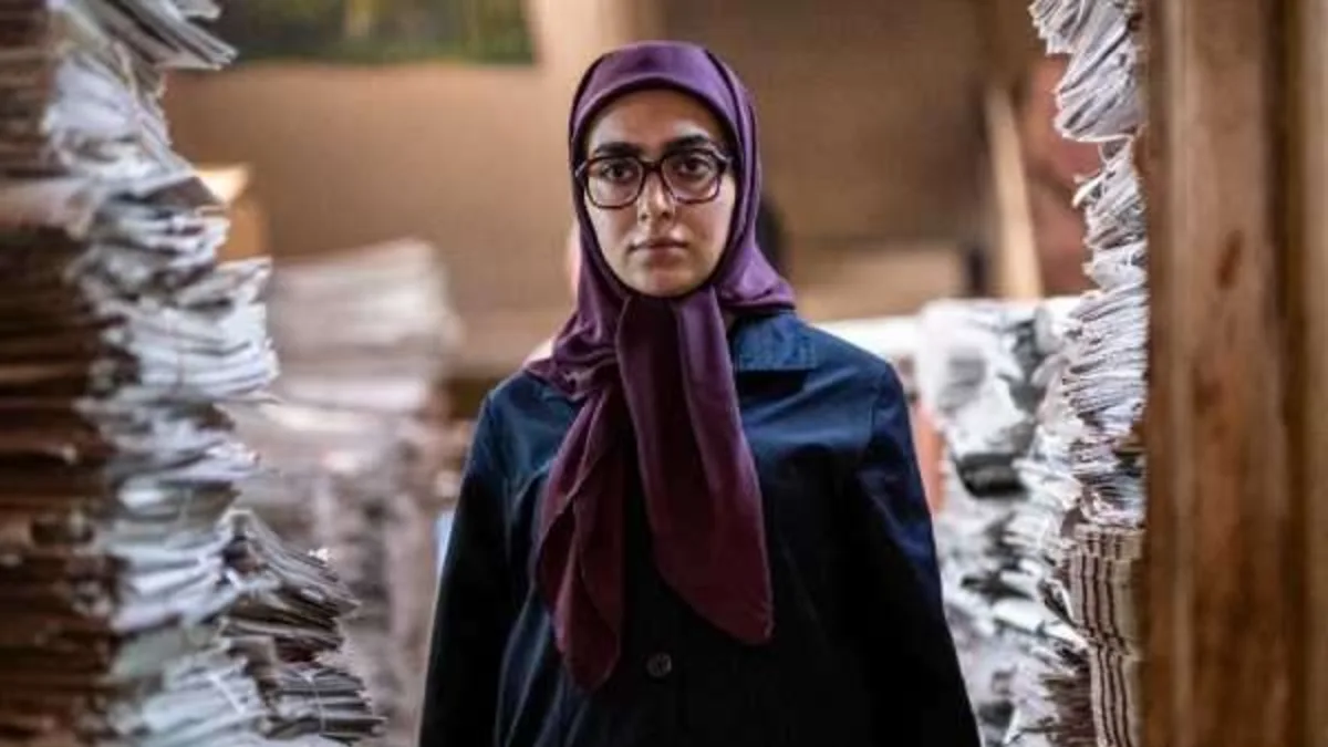 مهشید جوادی با لباس و چهره خیلی متفاوت در فیلم ضد