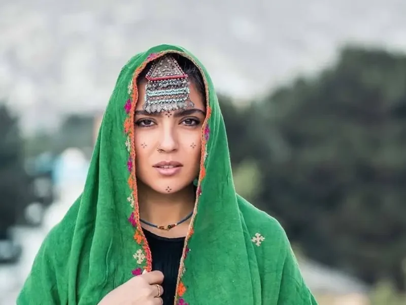چهره قبل از عمل "مونا کرمی" در سریال چوب خط