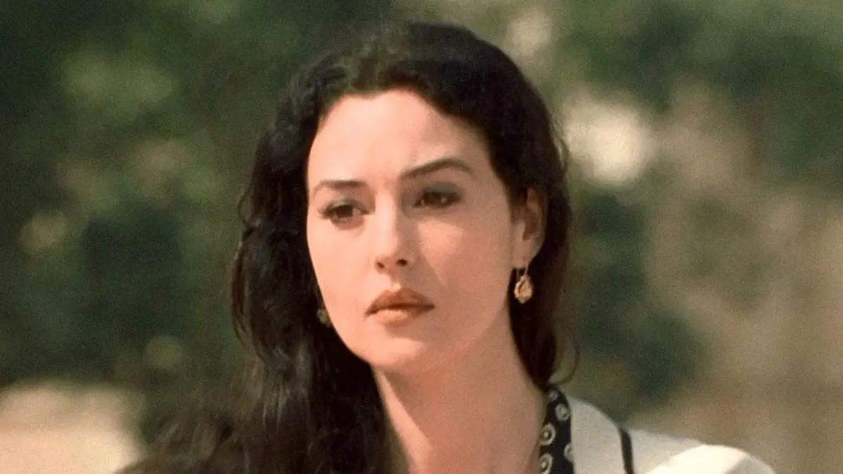 خبر روز | عکس دیدنی مونیکا بلوچی در حال مکالمه تلفنی در کنار خیابانی در آمریکا عکس دیدنی مونیکا بلوچی در حال مکالمه تلفنی در کنار خیابانی در آمریکا