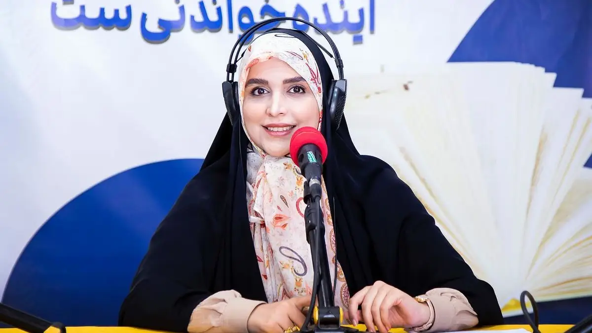 عکس «مژده لواسانی» در پاریس فرانسه در 33 سالگی