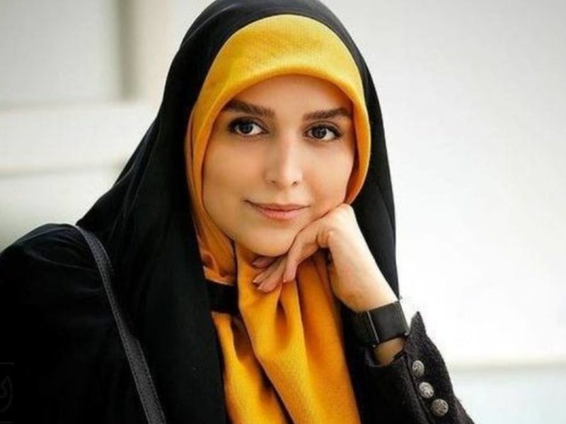 چهره و پوشش منحصر به فرد مژده لواسانی در رونمایی کتاب بیتا فرهی