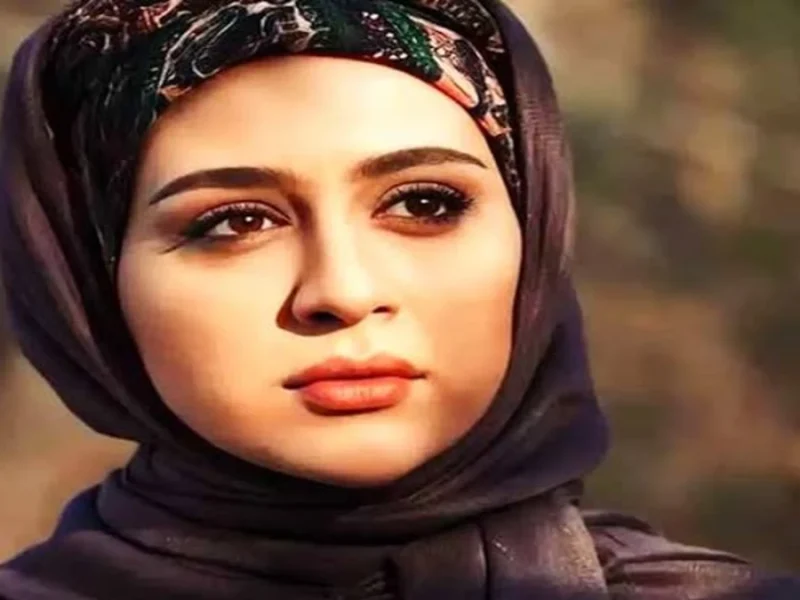 چهره جذاب میترا رفیع با استایل خاص در مراسم اکران فیلم