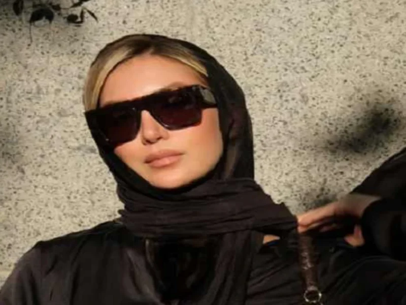 تصویر روز | مینا مختاری با گلهای نرگس و شیرینی قطاب مینا مختاری با گلهای نرگس و شیرینی قطاب