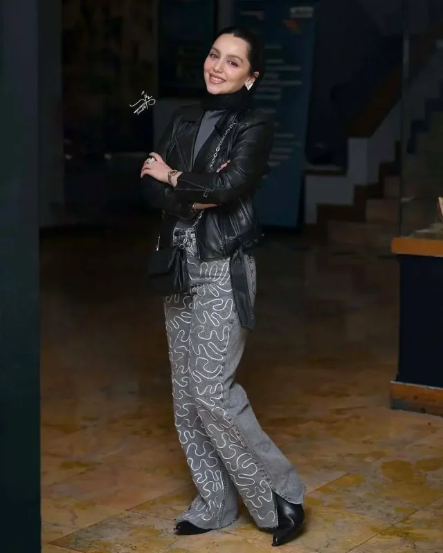 خبر روز| تیپ متفاوت نازنین بیاتی در نمایشگاه چهارسوی خیال نازنینبیاتی 2 1