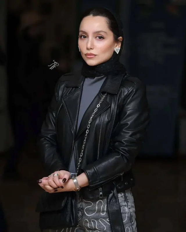 خبر روز| تیپ متفاوت نازنین بیاتی در نمایشگاه چهارسوی خیال نازنینبیاتی 2