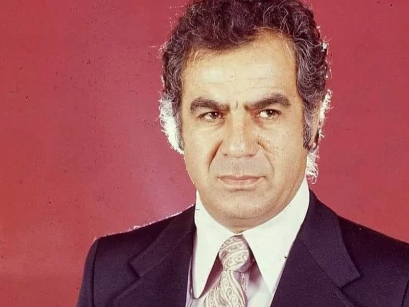 سکانس زمان | «ناصر ملک مطیعی» در نزدیکی خانه اش در انتهای خیابان شیراز شمالی؛ سال 59 «ناصر ملک مطیعی» در نزدیکی خانه اش در انتهای خیابان شیراز شمالی؛ سال 59