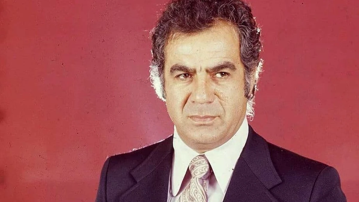 «ناصر ملک مطیعی» در نزدیکی خانه اش در انتهای خیابان شیراز شمالی؛ سال 59
