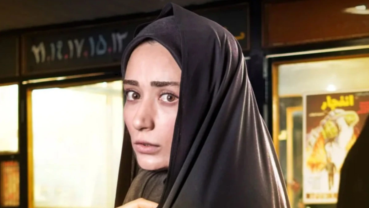 عکسو بیوگرافی ناهید استواری با سیگاری به لب