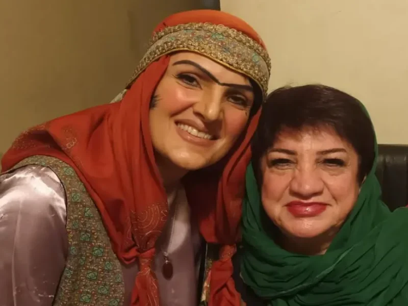 خبر روز | دعوای جنجالی «ناهید مسلمی و غلامرضا نیکخواه» در کنار دخترانشون 1 دعوای جنجالی «ناهید مسلمی و غلامرضا نیکخواه» در کنار دخترانشون