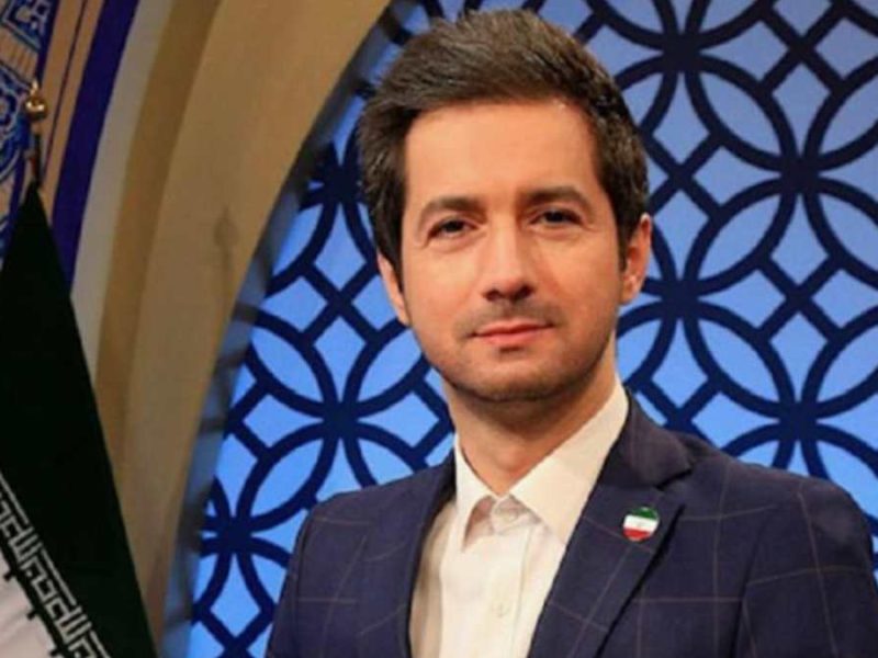 عکس جذاب از مجری معروف نجم الدین شریعتی در کنار همسر و فرزندش