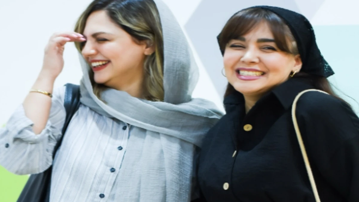 ژست خاص ندا قاسمی و نیلوفر کوخانی بازیگران سریال آلا