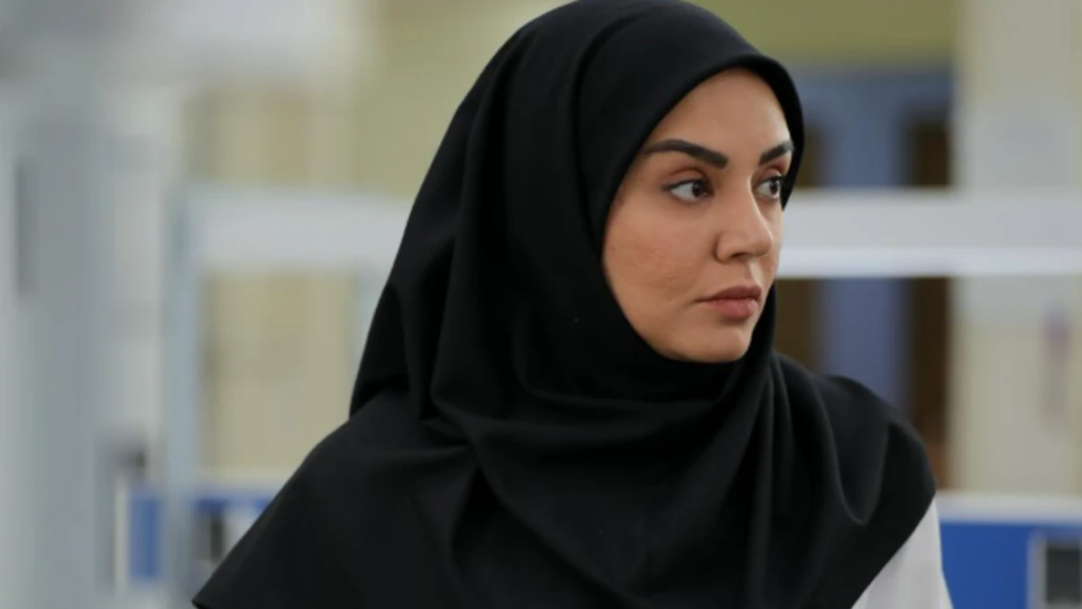 عکس جدید از ندا قاسمی در کنار مجسمه سفید و زیبا