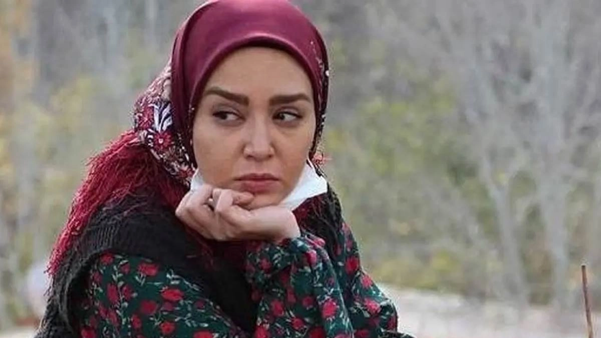 استایل عجیب «ندا قاسمی» بازیگر نقش شیرین سریال نون خ با شلوار راه راه