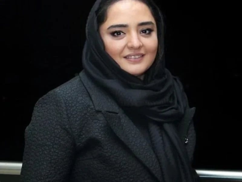 سلفی باحال نرگس محمدی با خانواده اش