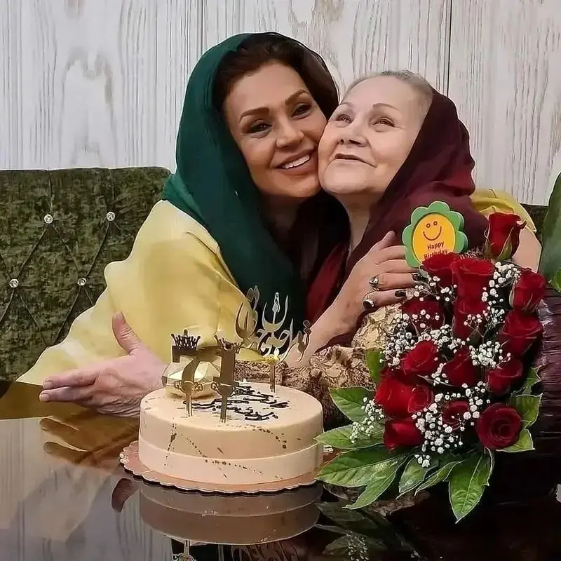بازیگر دوران قبل از انقلاب شهناز نامدار در ۷۱سالگی کنار دخترش نسرین مقانلو نسرینمقانلو