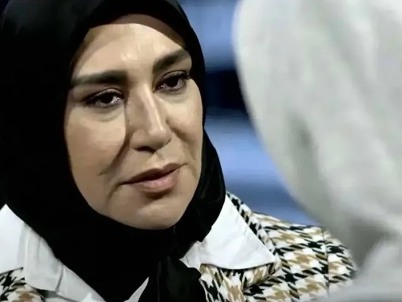 هره جنجالی و دیده نشده از«نسیم ادبی» با پوششی خاص در یک روستای زیبا