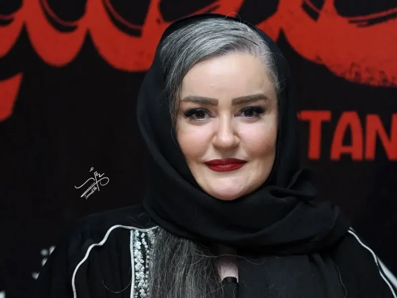 عکس قابی از نعیمه نظام‌دوست و رضا نیکخواه در یک مراسم