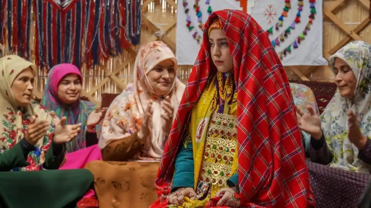 زمان پخش و تکرار سریال بازی نقاب ها از شبکه آی فیلم