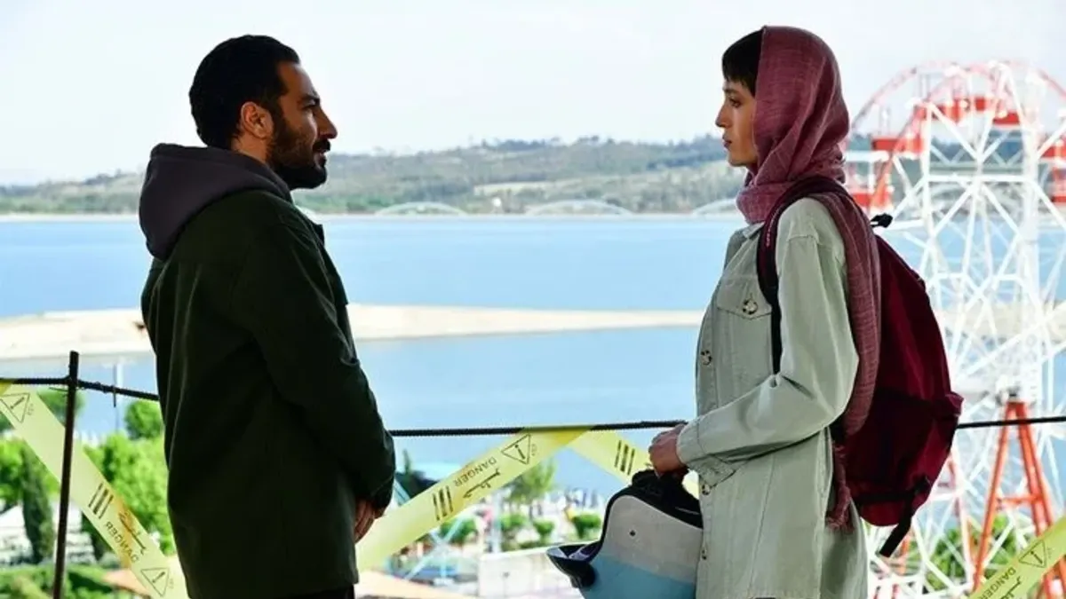 عاشقانههای نوید محمدزاده و فرشته حسینی در سریال جنگل آسفالت