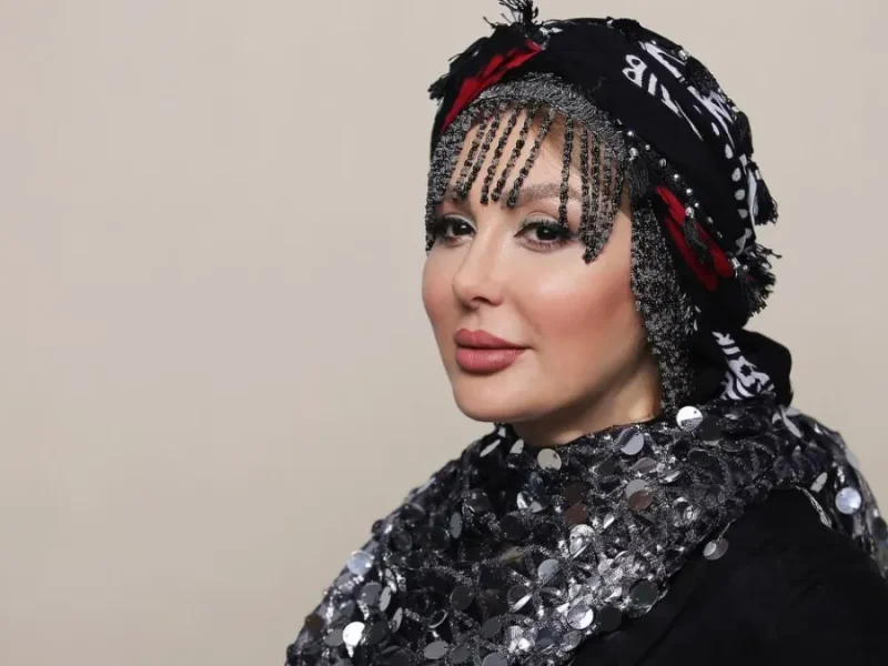 عکس جشن تولد نیوشا ضیغمی در مکانی ساده و شیک