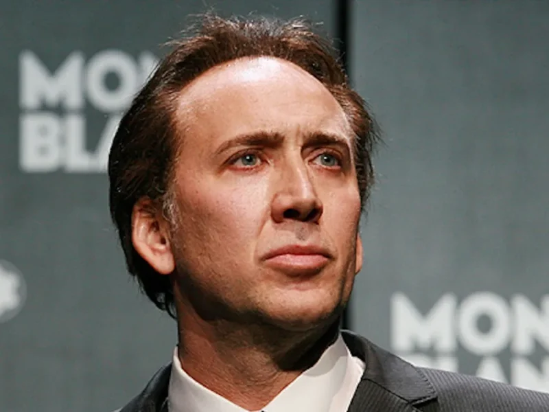 نیکلاس کیج و بن کینگزلی در فیلم جنگ جهانی دوم Fortitude مقابل دوربین می‌روند