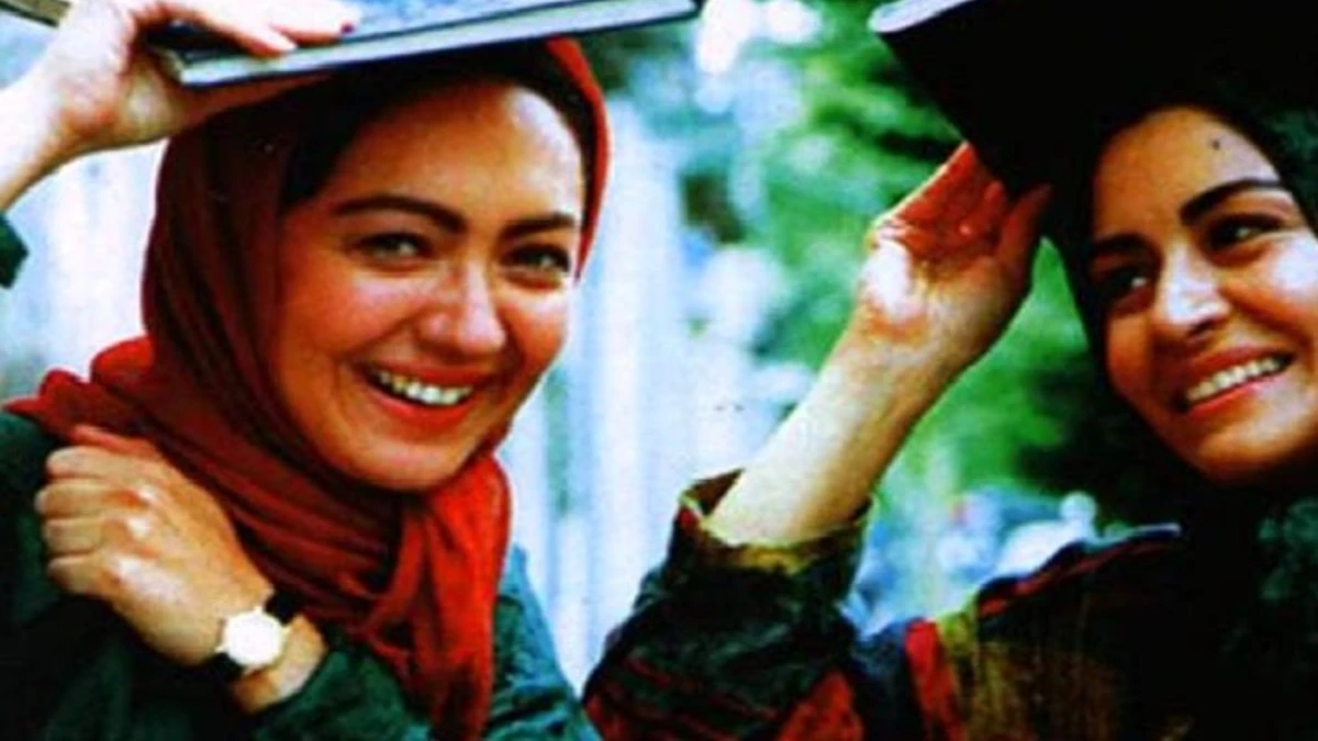 آتیلا پسیانی و نیکی کریمی در نمایی از فیلم دو زن؛ سال 77